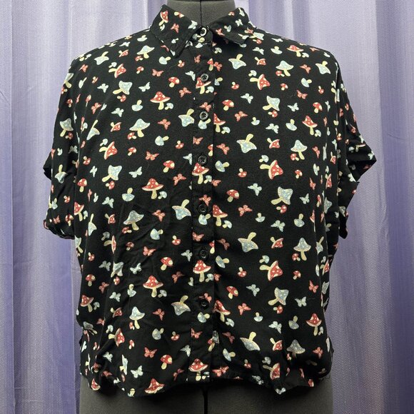 Hot Topic Tops - Hot Topic Breezy Mushroom Print Short Sleeve Button Up Shirt - SZ: SM